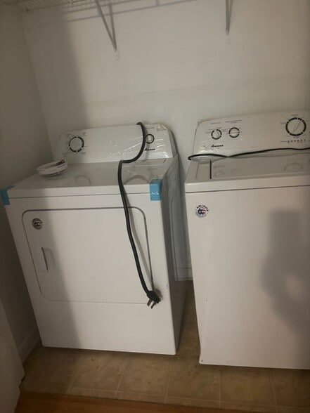 Building Photo - 2555 Flat Shoals Rd