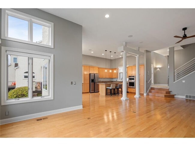 Building Photo - 517 River St