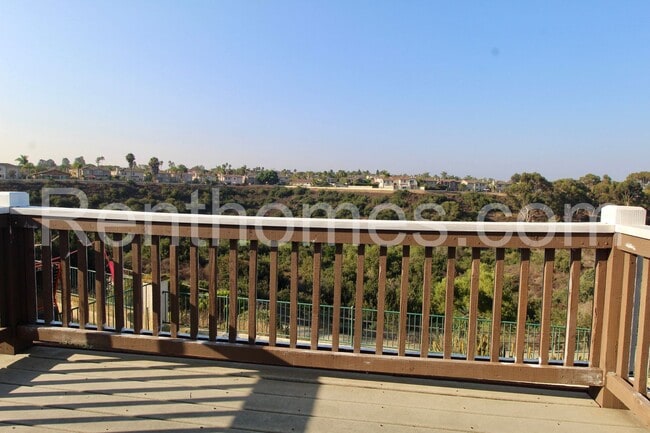 Building Photo - 1120 Camino Del Rey