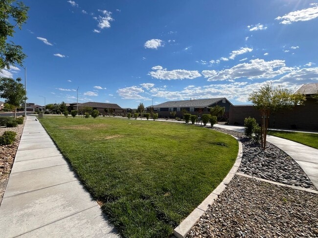 Building Photo - Lovely Single Story Home with Pool near Al...