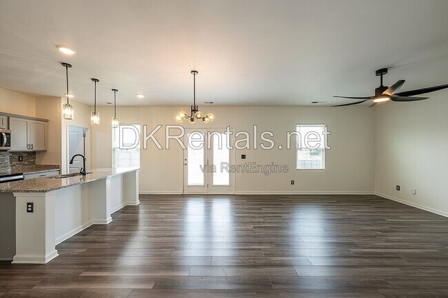 Building Photo - 126 Verona Dr NW