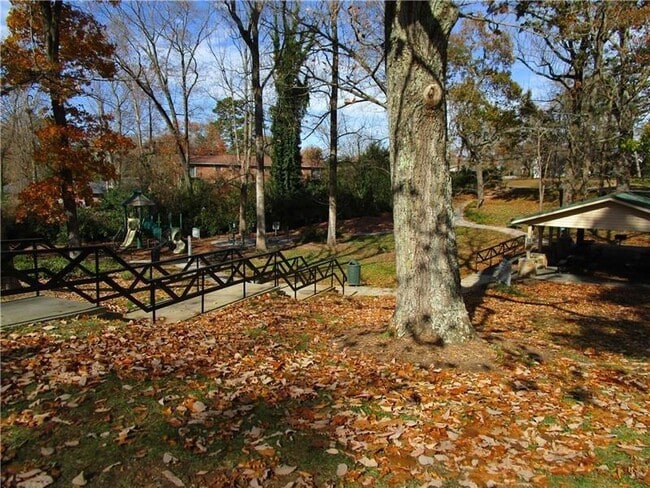 Building Photo - 1235 Riverside Dr