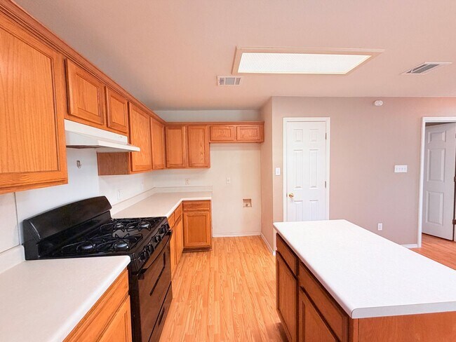 Building Photo - 3 BEDROOMS + AN OFFICE, 3 FULL BATHROOMS -  LIGHT AND BRIGHT INSIDE