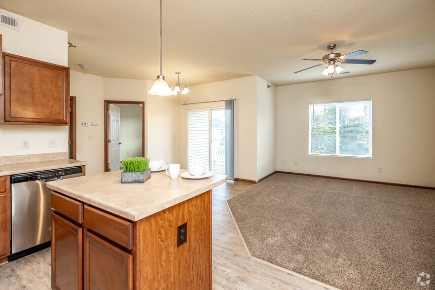 2BR, 2BA - 995 SF - Adam Ridge