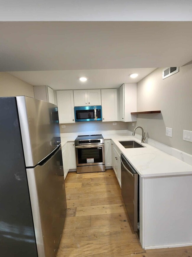 Building Photo - 6321 S Eberhart Ave