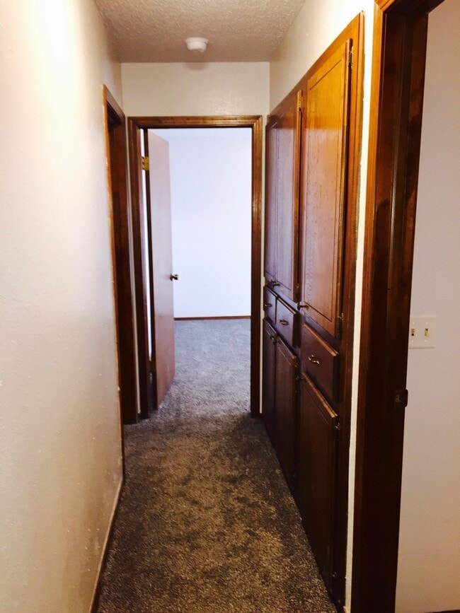 Building Photo - Charming 3BD 2BA Home in Yukon!!!