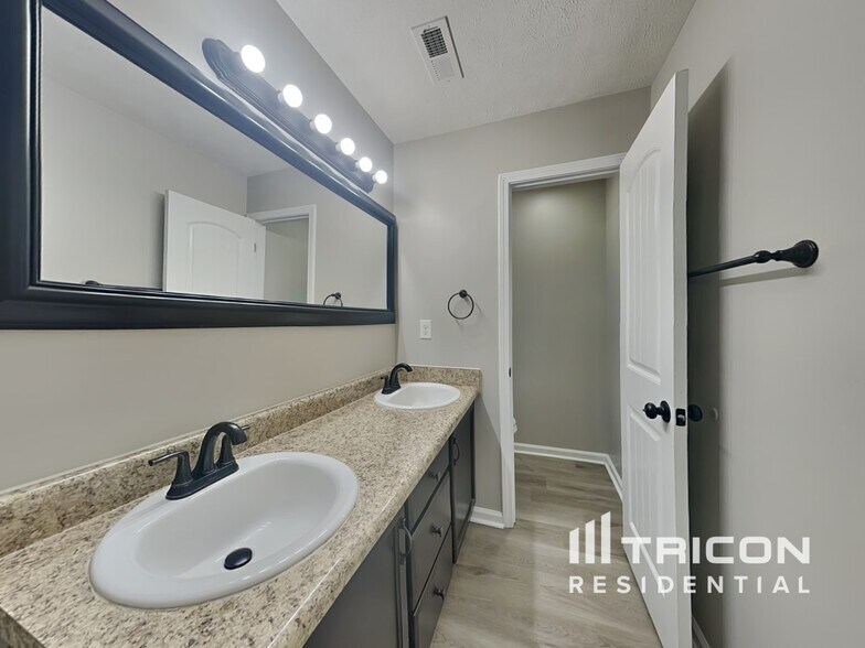 Building Photo - 980 Culverson Ct