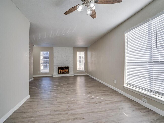 Building Photo - 10650 Steppington Dr