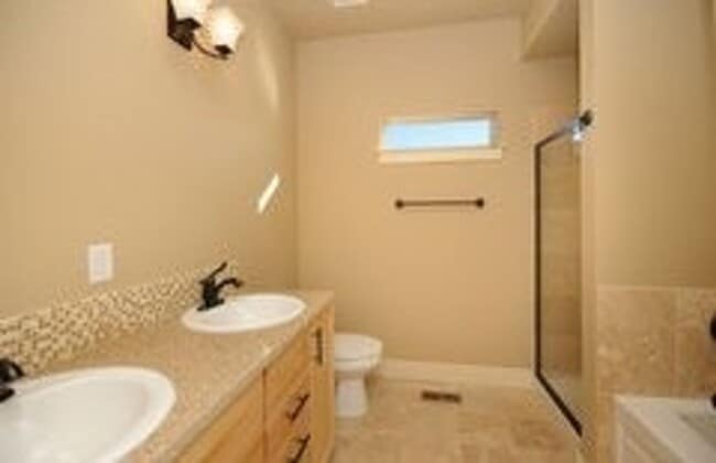 Building Photo - 2127 Cocklebur Ln