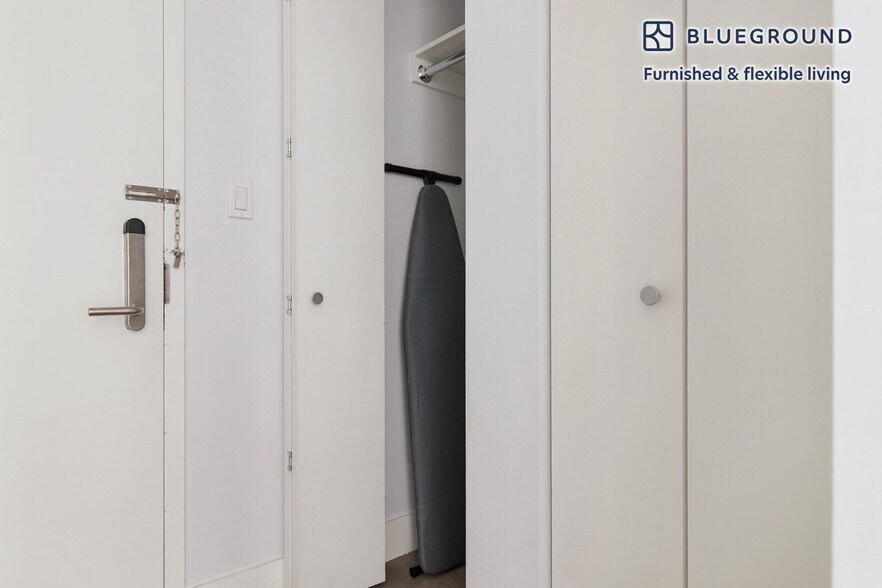 Building Photo - 200 E 23rd St