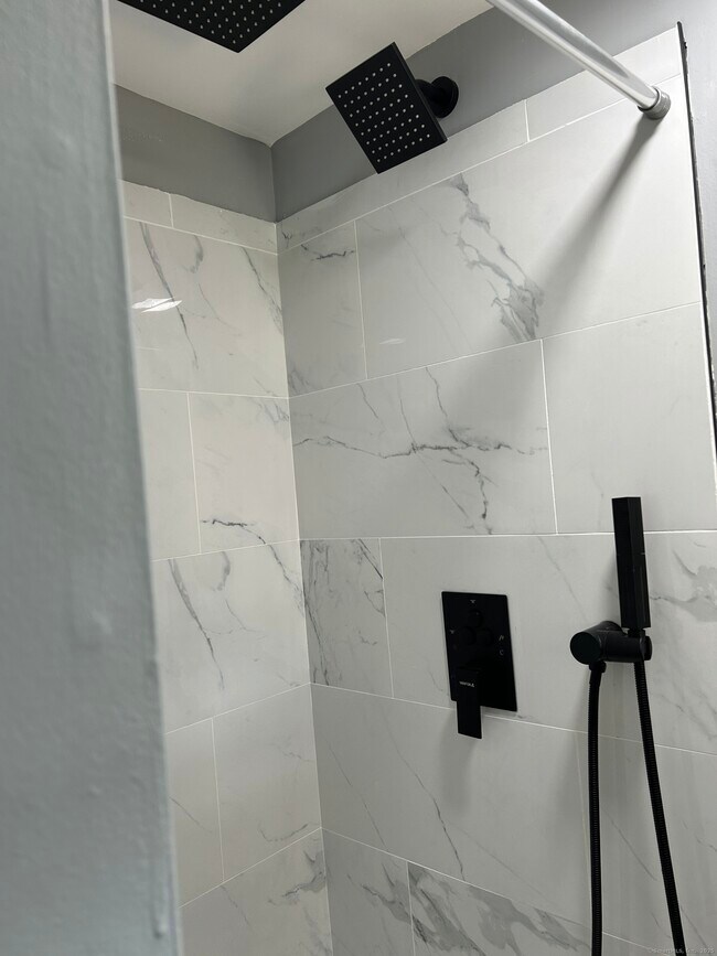 Building Photo - 27 N Main St