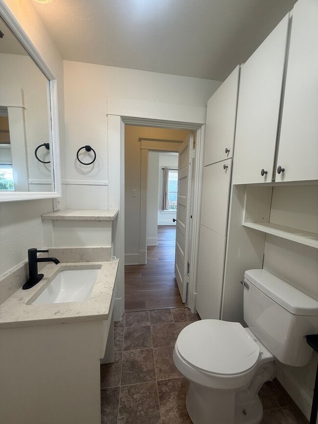 Building Photo - 3 Bed 1 Bath Newly Remodeled Pet Free Home...