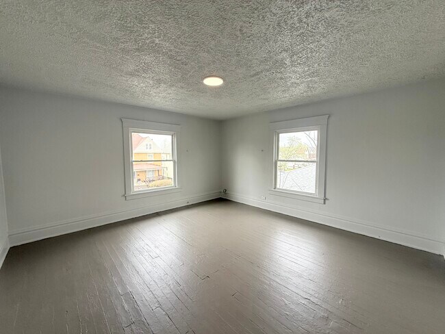 Building Photo - 343 Cedar Ave