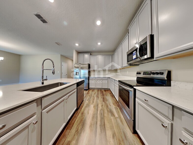 Building Photo - 82 Hemlock Point