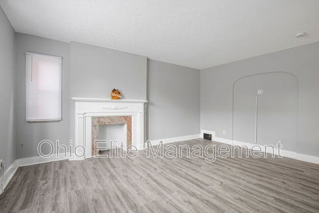 Building Photo - 987 Lilley Ave