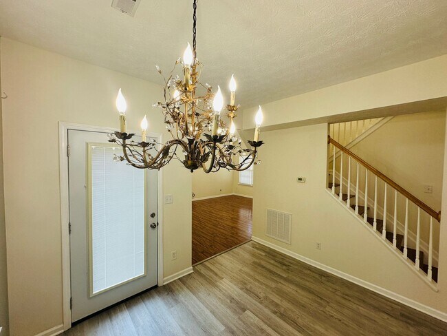 Building Photo - 1437 Day Lily Dr