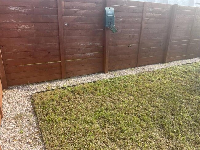 Building Photo - 1913 Hearthstone Dr