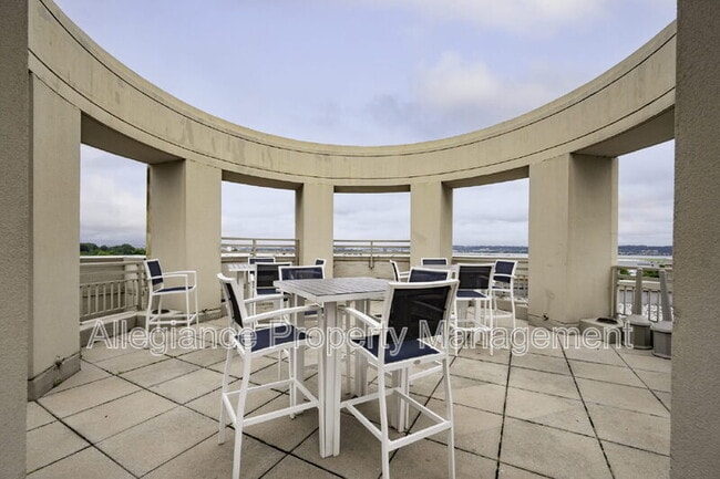 Building Photo - 3600 S Glebe Rd