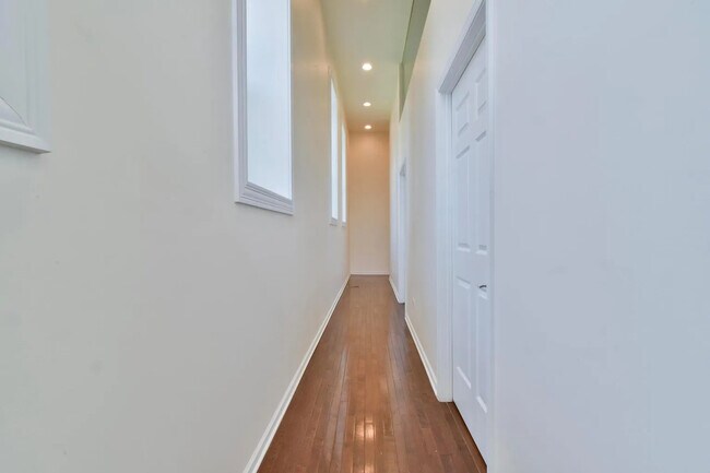 Building Photo - 1761 W Augusta Blvd