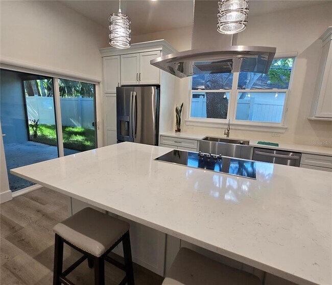 Building Photo - 106 Lake Dr