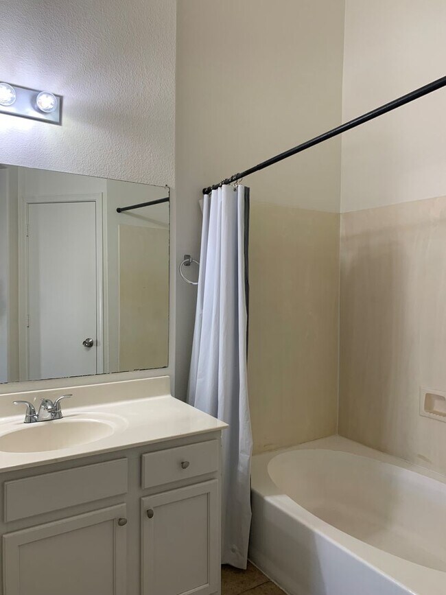 Building Photo - **MOVE-IN SPECIAL 50% OFF MOVE-IN MONTH!!!!** Ready Now!! 3BR 2.5BA located in Chandler - Cross S...