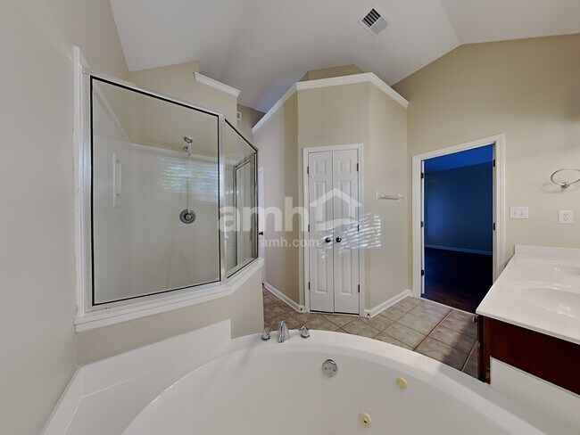 Building Photo - 2713 Bending Elm Dr