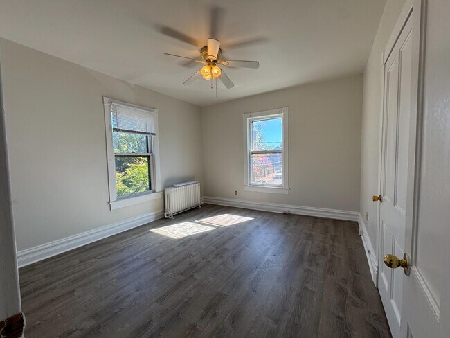 Building Photo - 301 W Beverley St