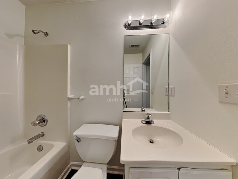 Building Photo - 101 Kingscreek Dr