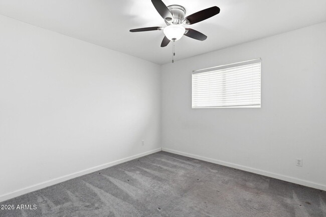 Building Photo - 2546 E Geneva Dr