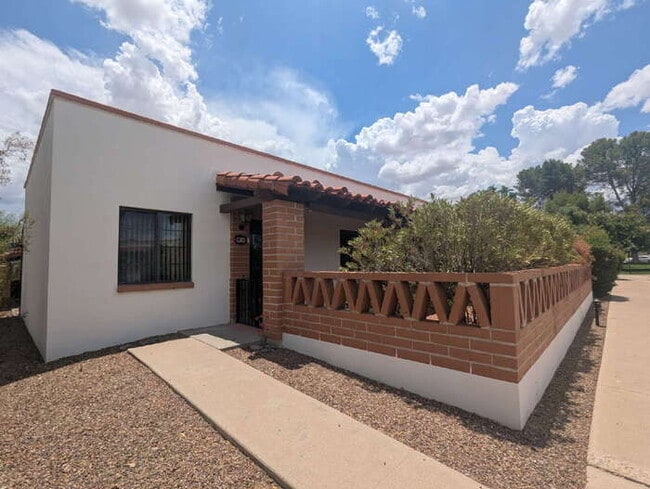 Primary Photo - Green Valley Villa West Townhomes (55+ Com...