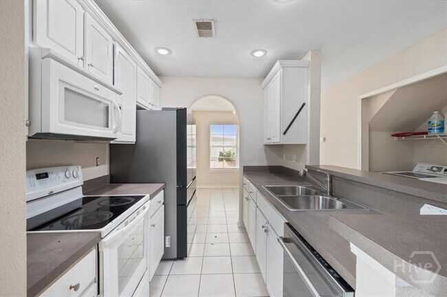 Building Photo - 17 Bushwood Dr