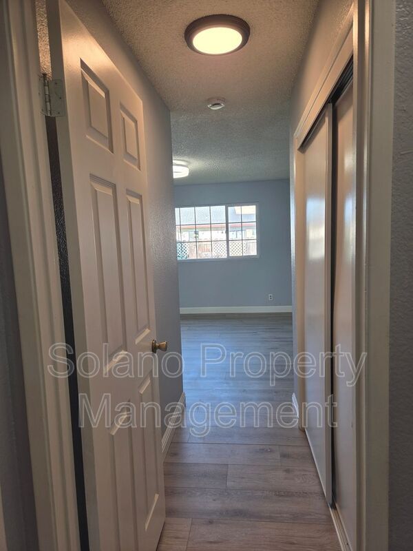 Building Photo - 512 Monterey Dr