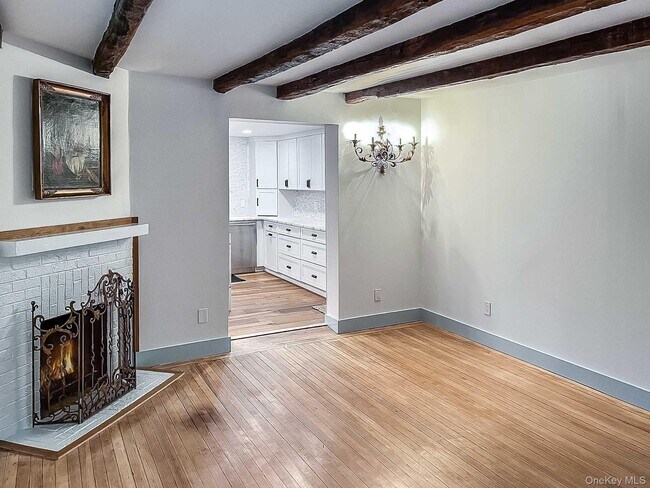 Building Photo - 5 Valley Farm Rd