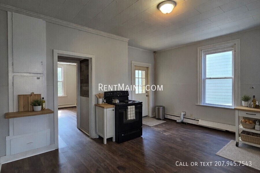 Building Photo - 139 Oak St