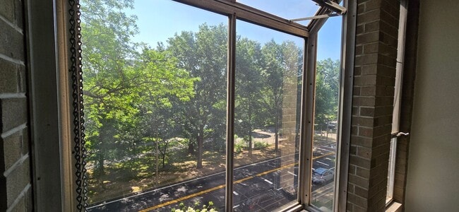 Building Photo - Short walk to Longwood! Steps to T! Large 1 bedroom w/enclosed porch! Garage parking incl.