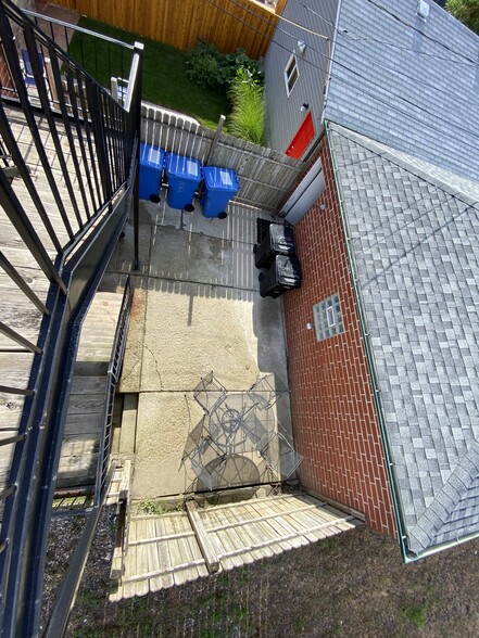 Back Patio (Shared) - 2442 W Fillmore St