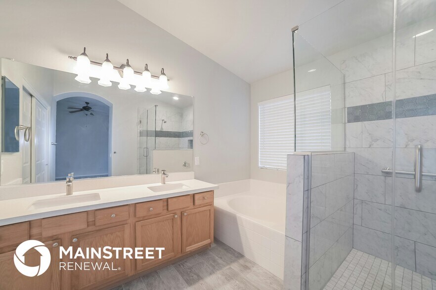 Building Photo - 7917 W Hess Ave