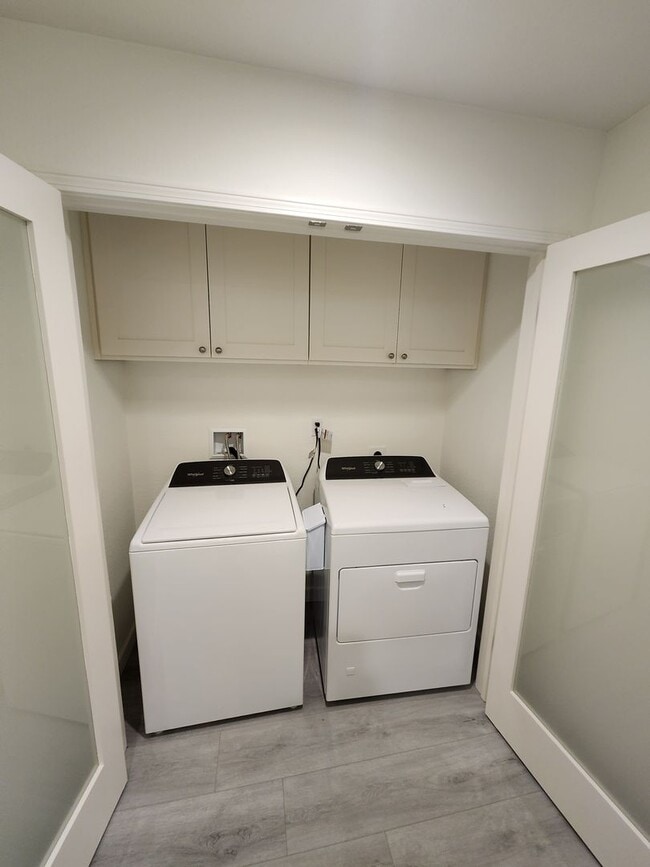 Building Photo - 3 Bedroom Townhouse in Solana Beach