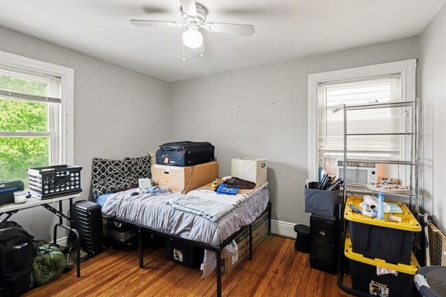 Building Photo - Charming 2BR + Office Home with Fenced Yards & Spacious Living – Available June 2026