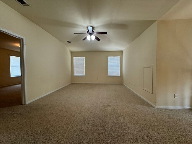 Building Photo - Beautiful 2 Story 4 Bdrm 2.5 Bath With a Loft
