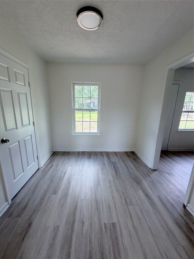 Building Photo - 8837 Oak Knoll Ln