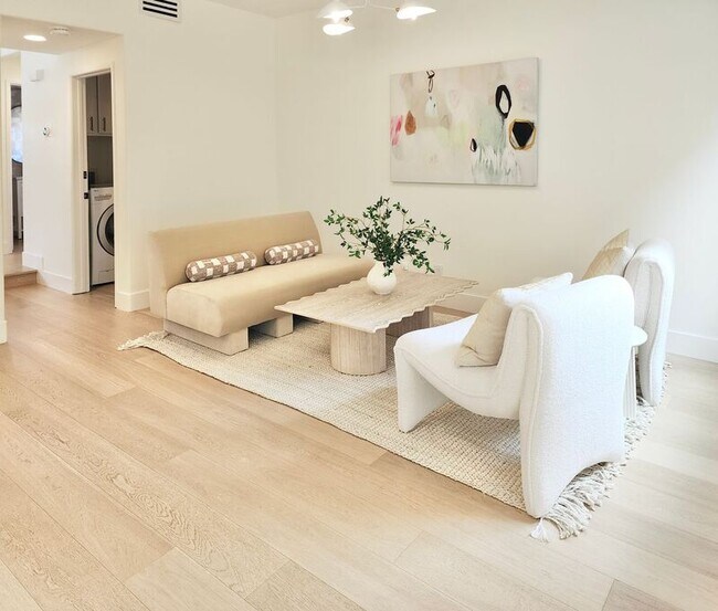 Building Photo - 8118 E Peacock Ln