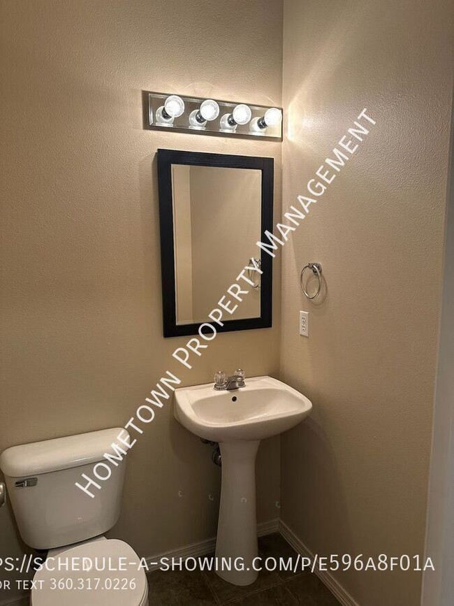 Building Photo - 4332 Freemont St NE