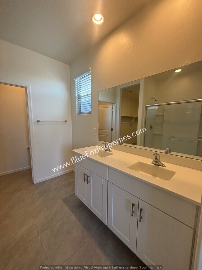 Building Photo - 4864 E Julian Wash Dr