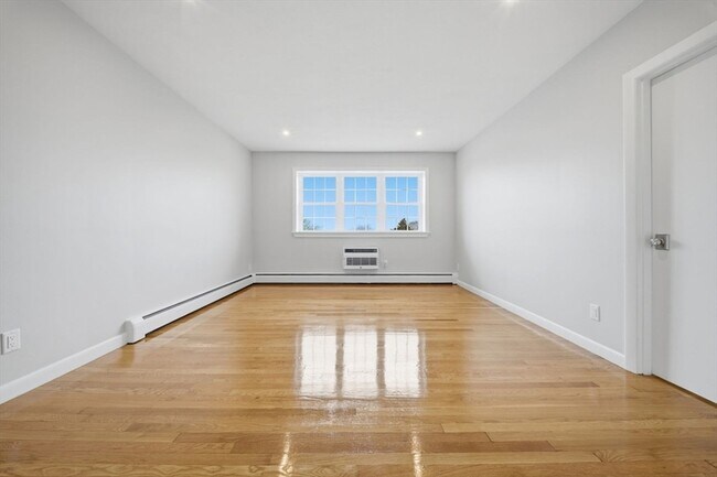 Building Photo - 11 Schubert St