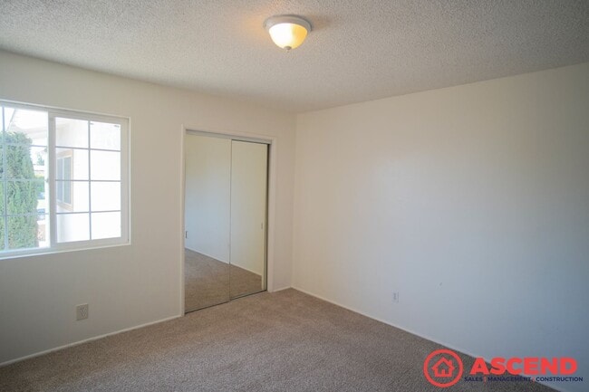 Building Photo - Darling Home in East Bakersfield!