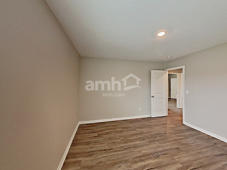 Building Photo - 4904 Bridle Path