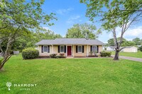 Building Photo - 122 Strawberry Dr
