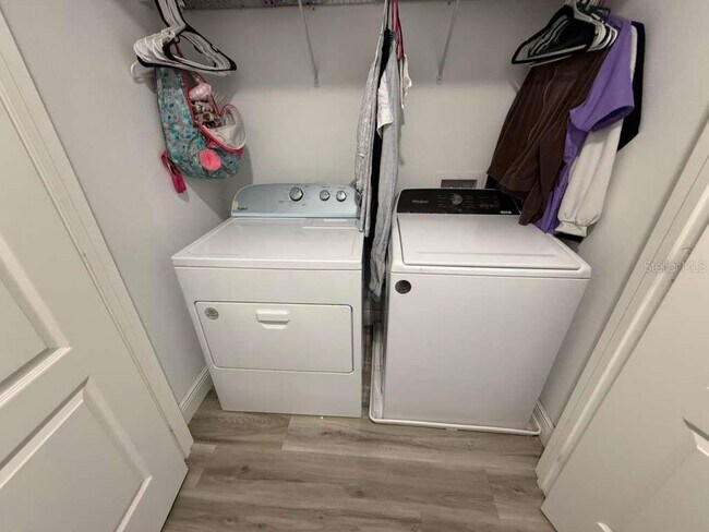 Building Photo - 408 N Finley Ave