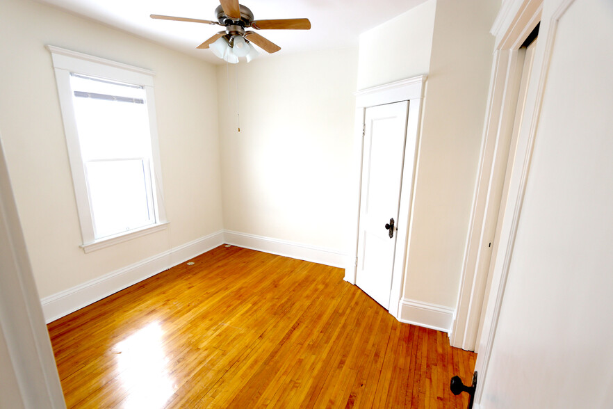 East Bedroom. - 2934 Oakland Avenue